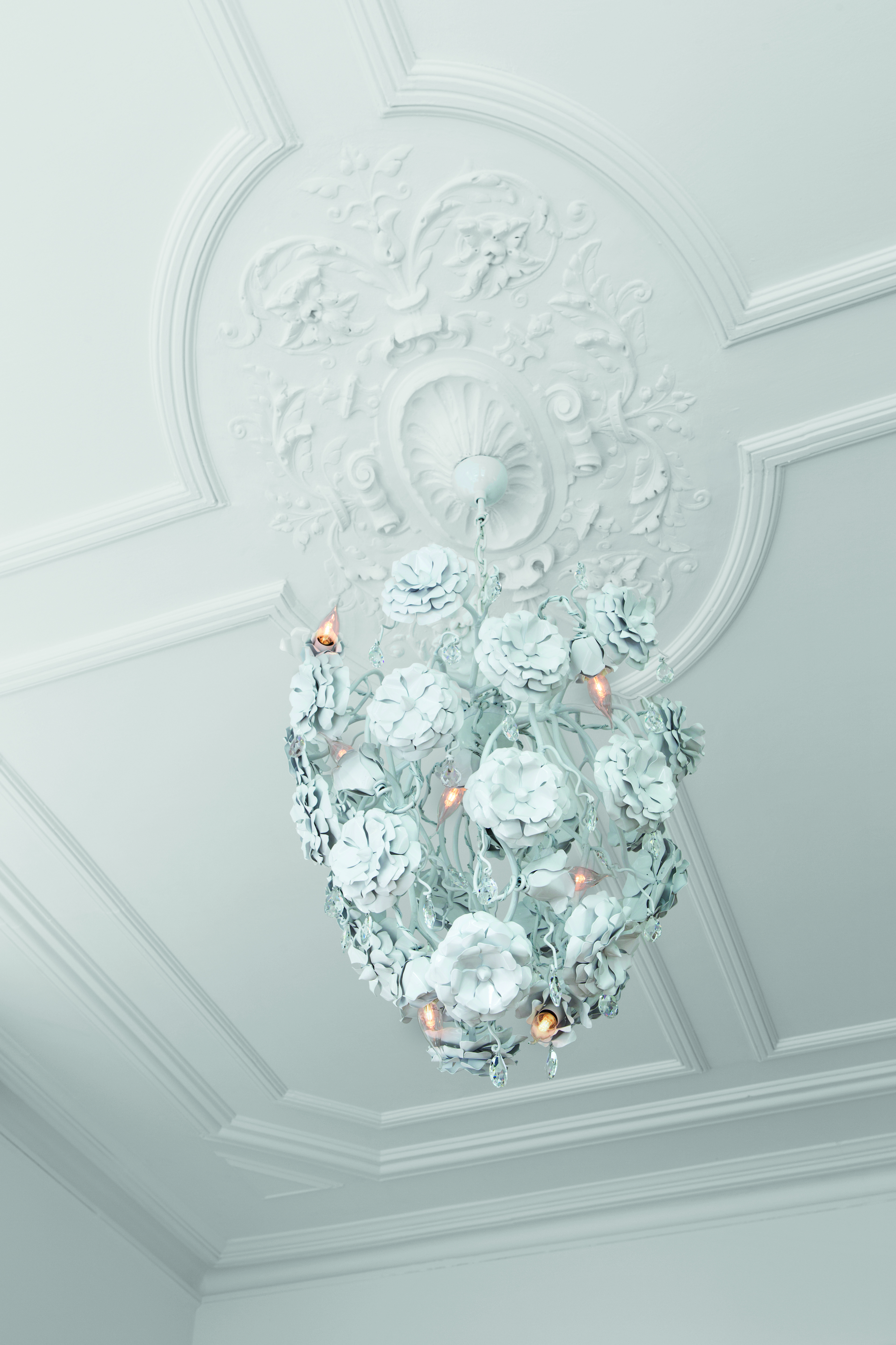 brandvanegmond_loveyouloveyounot_chandelier_conical_lycc60w_interior_ceiling (2)